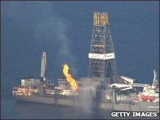 Drill ship over Gulf oil spill