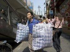 Migrant worker arriving in Shanghai - 14 May 2005