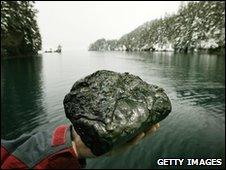 Traces of oil found on rock