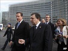 British Prime Minister David Cameron (left) and European Commission President Jose Manuel Barroso in Brussels, 17 June 2010