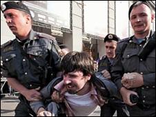 Alexander Artemev being arrested in Moscow, 31 May 2010; photo courtesy of Arslan Khasavov