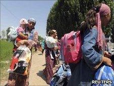Refugees return from Uzbekistan to Kyrgyzstan. Photo: 23 June 2010