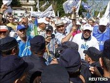 Protesters clash with riot police in front of Romania's presidential palace in Bucharest June 25, 2010