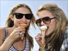 Natalie Futter (right) and Jemma Moss enjoy the hot weekend weather London's Primrose Hill