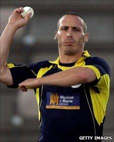 Hampshire paceman Simon Jones