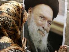 A female mourner holds a picture of the late Grand Ayatollah Mohammed Hussein Fadlallah in Beirut on 4 July 2010