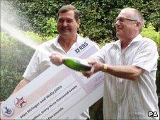 Alan Stringer (right) and Wally Jinks (left)