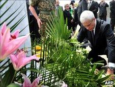 Boris Tadic' lays a wreath in Srebrenica, 11 July