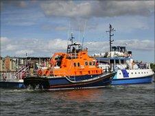 Lifeboat tows The Latis to safety