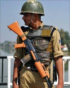 Indian paramilitary soldier in Srinagar