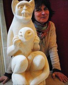 Jitka Palmer and carving