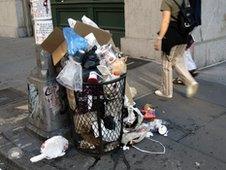 Rubbish bin in New York