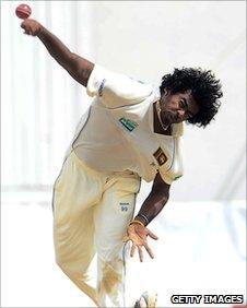 Lasith Malinga bowling in his last Test match in August 2010