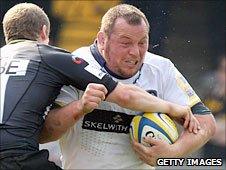 Steve Thompson (right) is tackled by Wasps fly-half Dave Walder on 17 April