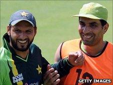 Misbah-ul-Haq (right) and Shahid Afridi