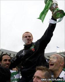 Celtic manager Neil Lennon celebrates winning the Scottish Cup with his players