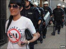 Riot police escort a supporter of Gen Ratko Mladic during an attempted demonstration in Belgrade (26 May 2011)