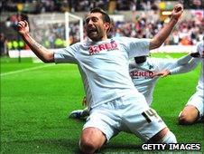 Stephen Dobbie