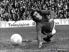 Former England goalkeeper Peter Shilton in action for Stoke City