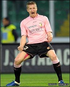 Dorin Goian celebrates with Palermo