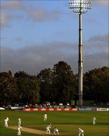 Kent v Glamorgan under lights