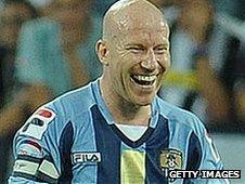 Lee Hughes