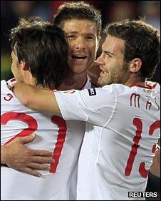 Xabi Alonso (centre) celebrates