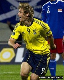 Craig Mackail-Smith celebrates after scoring Scotland's winner against Liechtenstein