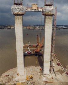 Construction of the concrete pier towers