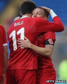 Gareth Bale and Craig Bellamy celebrate