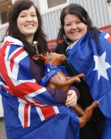 Aussie fans Nina Finnegan and Jaimee Owen