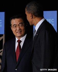 US President Barack Obama talks with Chinese President Hu Jintao at the Apec summit on 12 November 2011