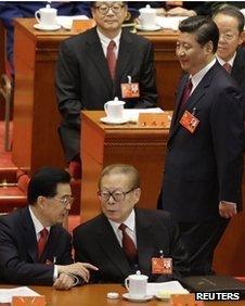 Hu Jintao (L) talks to Jiang Zemin as Xi Jinping walks past in the Great Hall of the People in Beijing, November 8