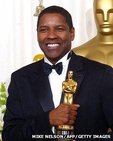 Denzel Washington with his Oscars in 2002