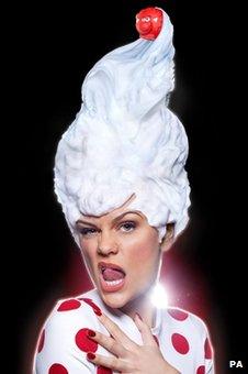 Jessie J with shaving foam on her head