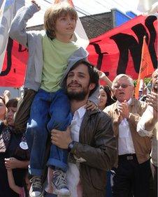 Gael Garcia Bernal in No