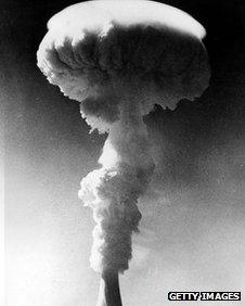 Mushroom cloud over the Pacific Ocean following detonation of Britain's first H-bomb near Christmas Island