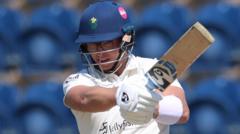 Glamorgan hold out for draw with Leicestershire 