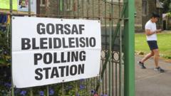 Pasio cyfraith i'w gwneud yn anghyfreithlon dweud celwydd mewn etholiad Senedd