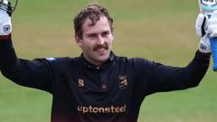 De Swardt extends Leicestershire One-Day Cup stint
