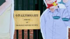 荷兰海牙人权活动人士在中国大使馆门前示威（26/1/2022）