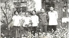 Siti Sukrisno dan kedua orang tuanya saat menjadi pengungsi di China. 