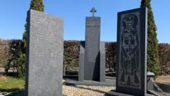 Споменик у Гардерену првобитно је постављен 1919, а обновљен 2006.