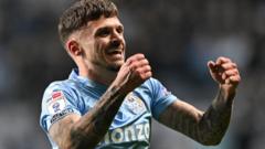 Plymouth sign striker Paterson and midfielder Watts