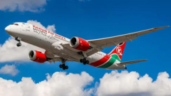 Un avion de Kenya Airways dans le ciel