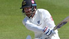 Sussex hold nerve to beat Gloucestershire