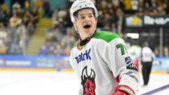Devils overcome Giants to keep title hopes alive