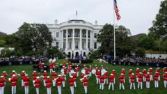 استقبال رسمی دونالد ترامپ از پادشاه وملکه بریتانیا در کاخ سفید