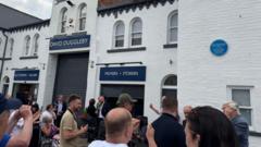 Plaque honour for Spurs and England footballer