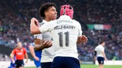 France hammer Italy to keep Six Nations title hopes alive